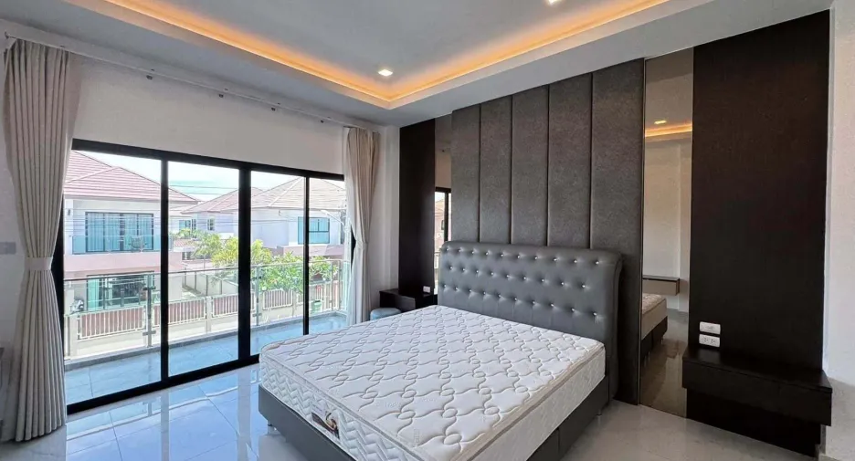 For rent 4 bedrooms villa in Bang Lamung, Chonburi