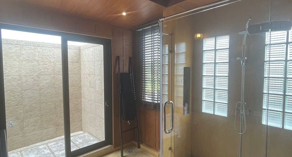 Villa en alquiler de 4 habitaciones en Bang Lamung, Chonburi