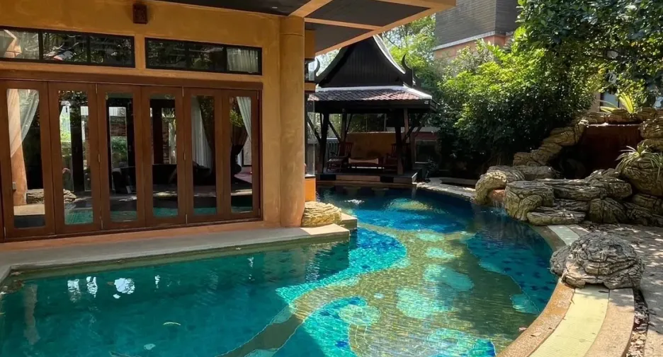 Villa en alquiler de 4 habitaciones en Bang Lamung, Chonburi