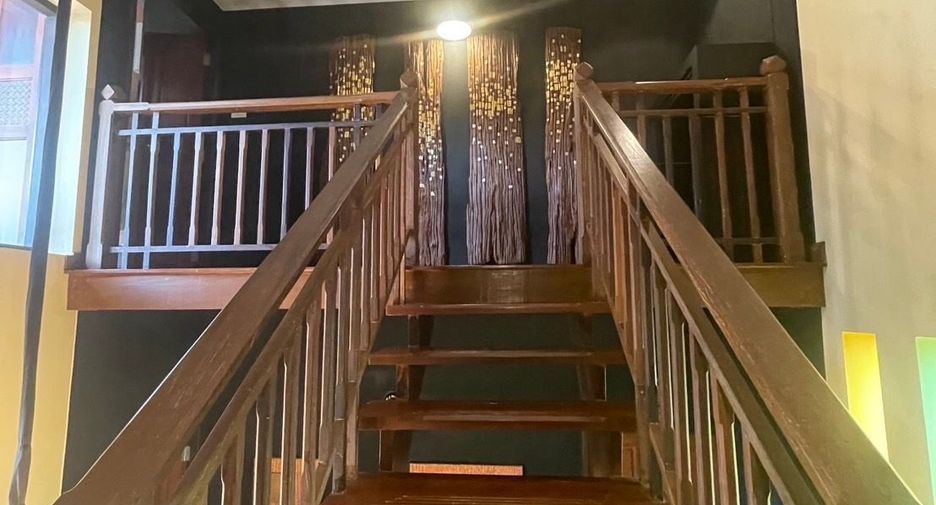 Villa en alquiler de 4 habitaciones en Bang Lamung, Chonburi