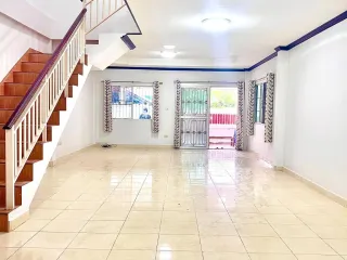 Casa adosada en venta de 2 habitaciones en Bang Lamung, Chonburi