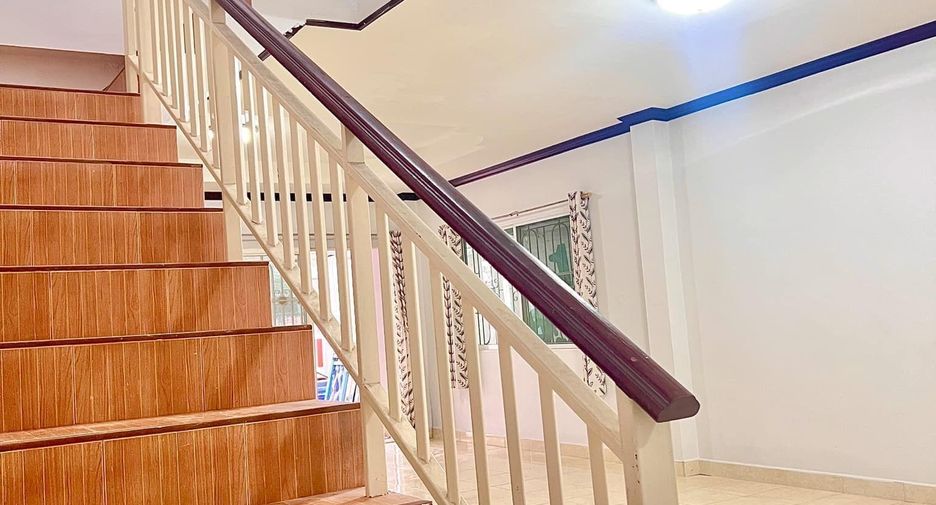Casa adosada en venta de 2 habitaciones en Bang Lamung, Chonburi