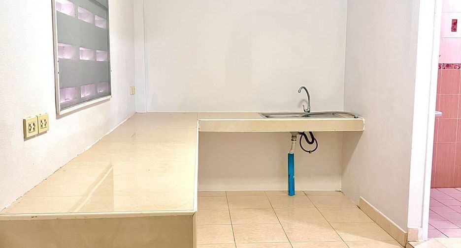 Casa adosada en venta de 2 habitaciones en Bang Lamung, Chonburi