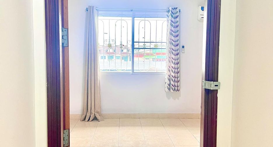 Casa adosada en venta de 2 habitaciones en Bang Lamung, Chonburi