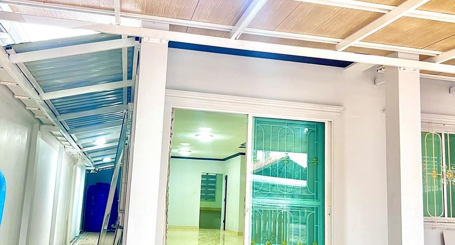 Casa adosada en venta de 2 habitaciones en Bang Lamung, Chonburi