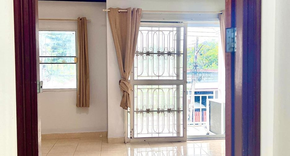 Casa adosada en venta de 2 habitaciones en Bang Lamung, Chonburi