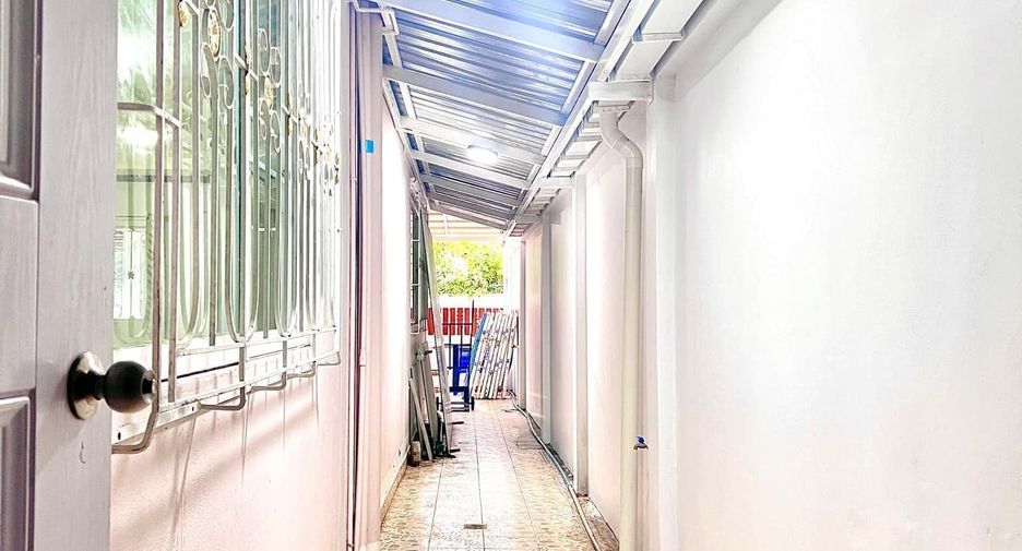 Casa adosada en venta de 2 habitaciones en Bang Lamung, Chonburi