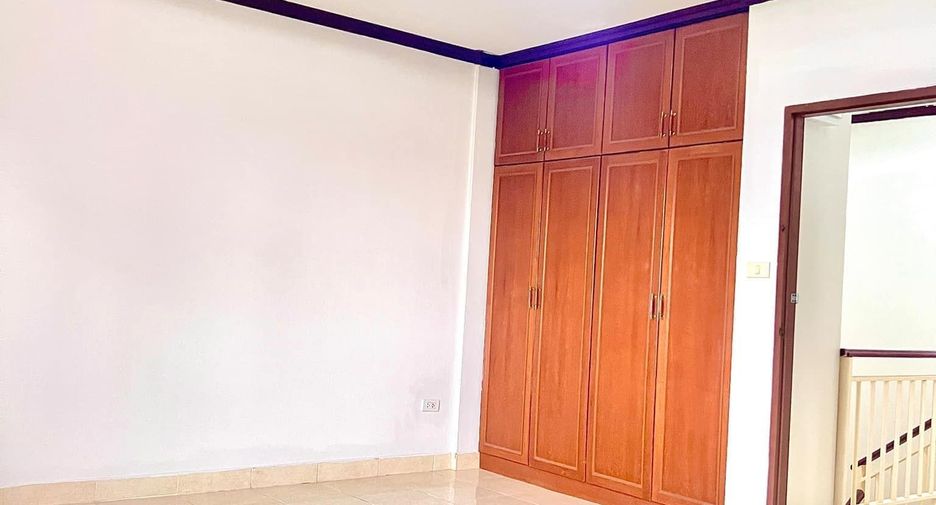 Casa adosada en venta de 2 habitaciones en Bang Lamung, Chonburi