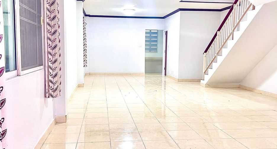 Casa adosada en venta de 2 habitaciones en Bang Lamung, Chonburi