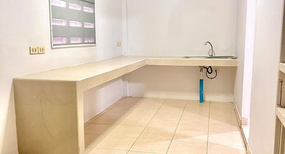 Casa adosada en venta de 2 habitaciones en Bang Lamung, Chonburi