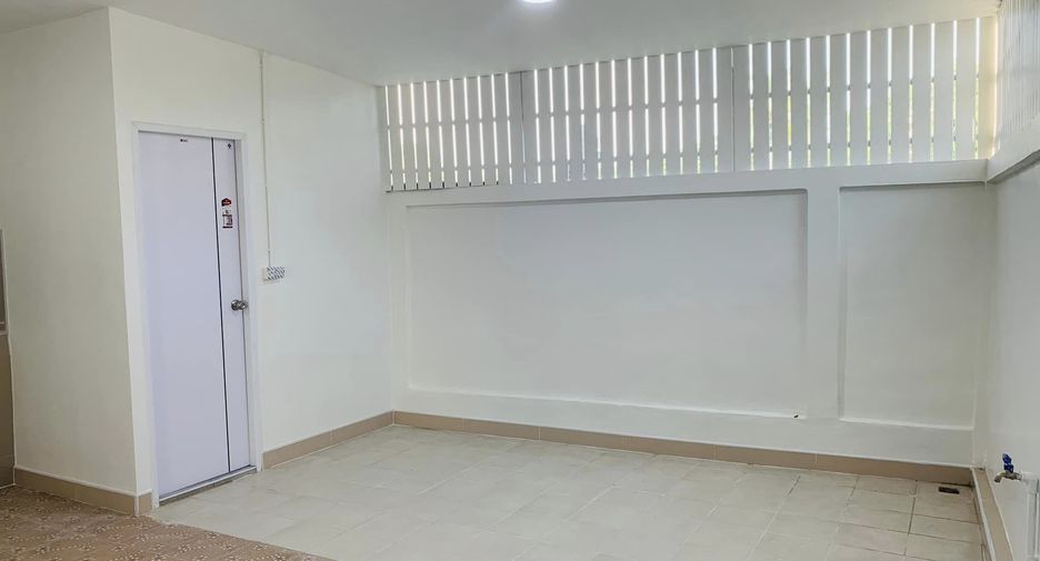出售 2 卧室 联排别墅 在 Mueang Rayong, Rayong