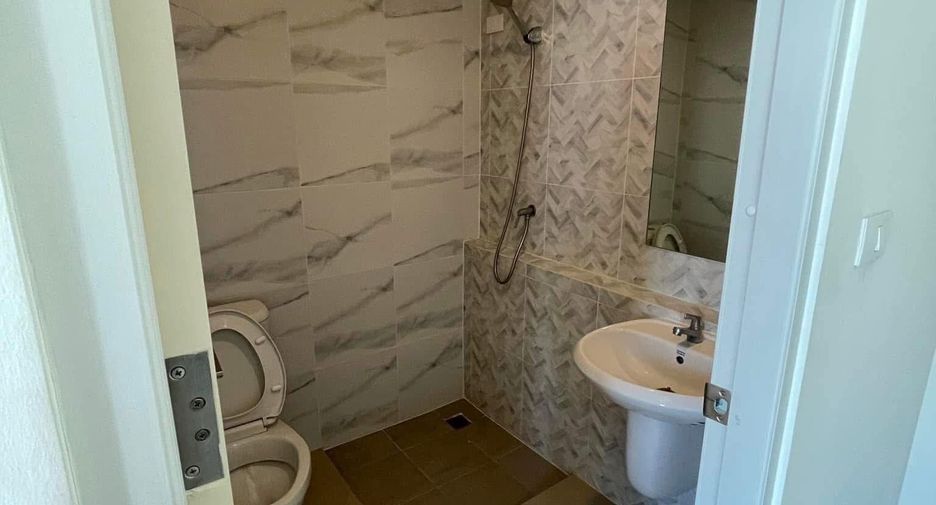 For rent 2 bedrooms townhouse in Khlong Luang, Pathum Thani
