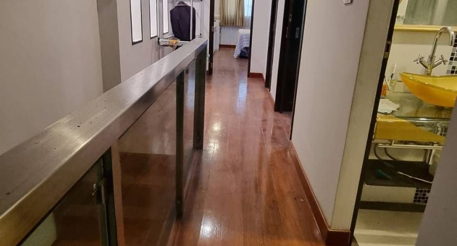 For sale 2 bedrooms townhouse in Huai Khwang, Bangkok