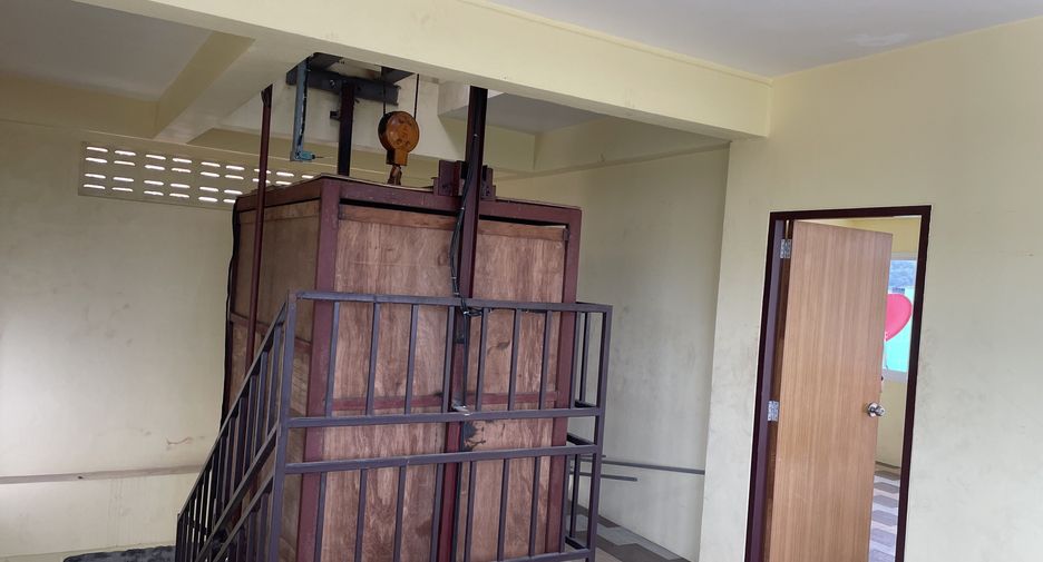 For rent 7 bedrooms retail Space in Mueang Phuket, Phuket