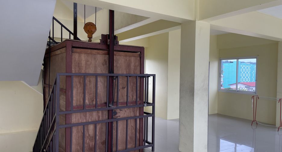 For rent 7 bedrooms retail Space in Mueang Phuket, Phuket