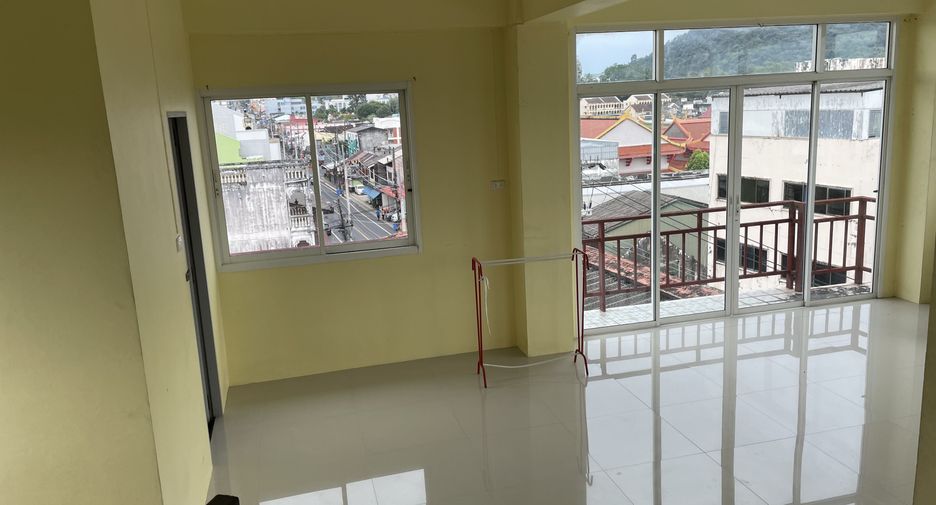 For rent 7 bedrooms retail Space in Mueang Phuket, Phuket