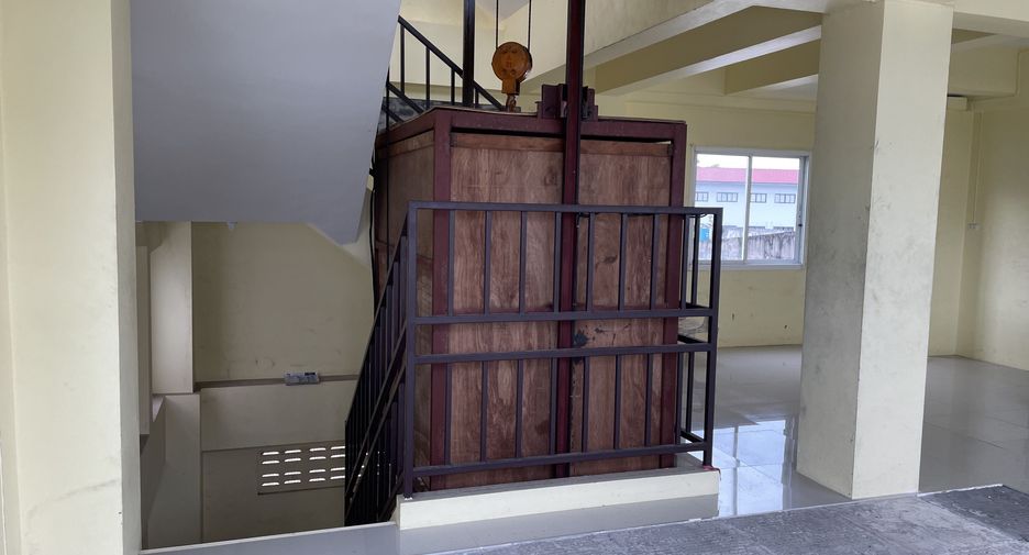 For rent 7 bedrooms retail Space in Mueang Phuket, Phuket