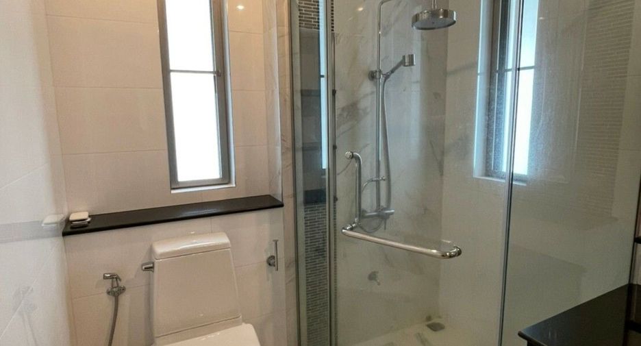 For rent 4 bedrooms villa in Bang Lamung, Chonburi