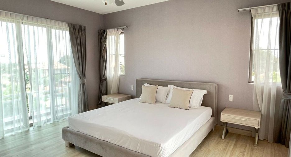 For rent 4 bedrooms villa in Bang Lamung, Chonburi