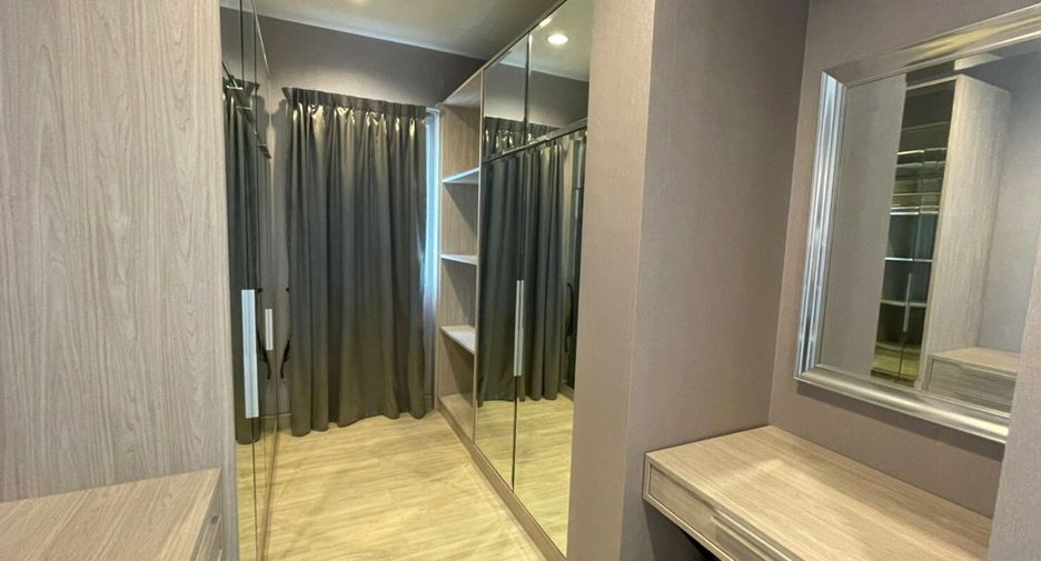 For rent 4 bedrooms villa in Bang Lamung, Chonburi