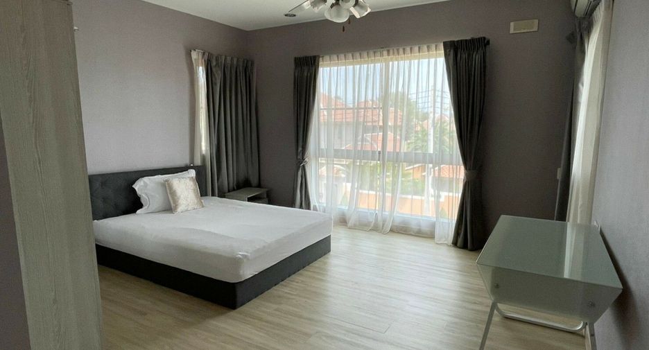 For rent 4 bedrooms villa in Bang Lamung, Chonburi