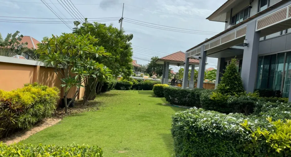 For rent 4 bedrooms villa in Bang Lamung, Chonburi