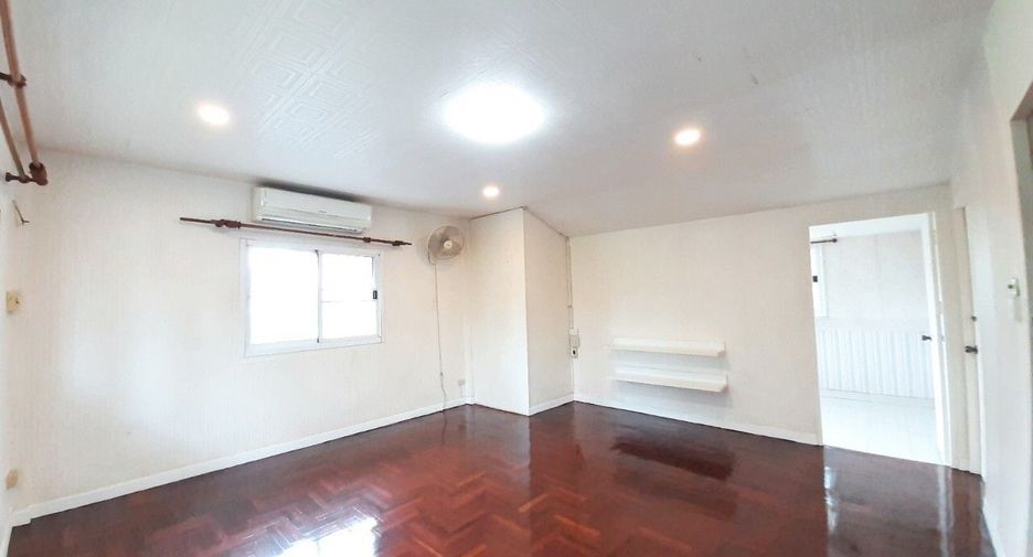 For sale 5 bedrooms house in Bueng Kum, Bangkok