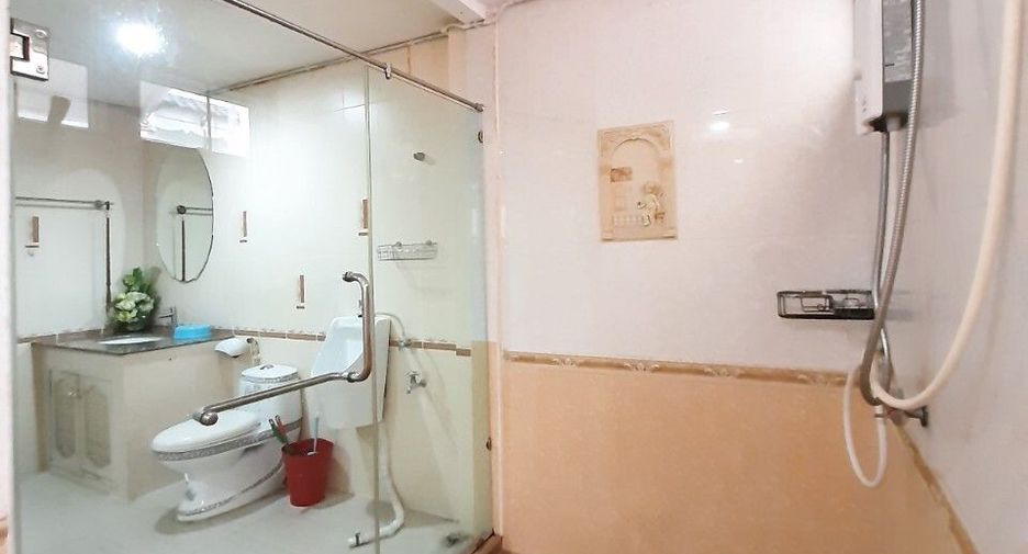 For sale 5 bedrooms house in Bueng Kum, Bangkok