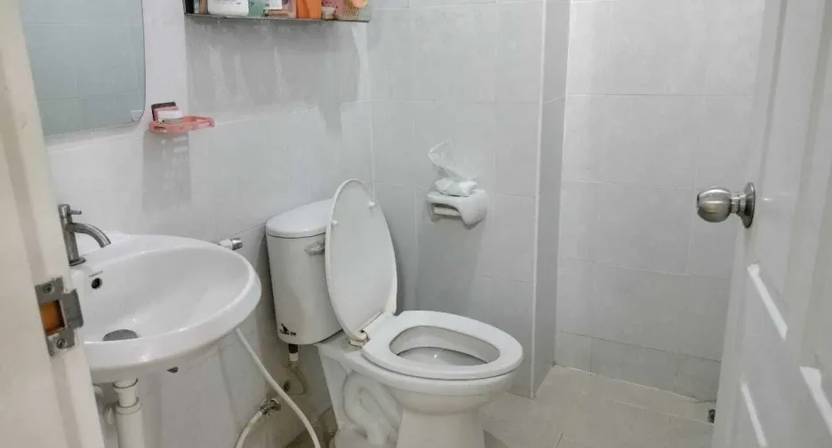 À vendre 3 chambres maison de ville à Bang Sao Thong, Samut Prakan
