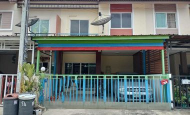 À vendre 3 chambres maison de ville à Bang Sao Thong, Samut Prakan