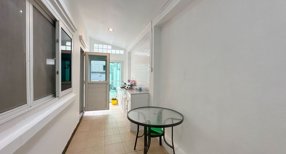 For sale 4 bedrooms house in Bang Lamung, Chonburi