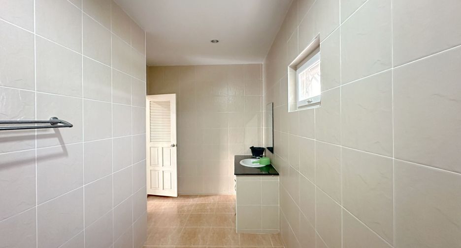 For sale 4 bedrooms house in Bang Lamung, Chonburi