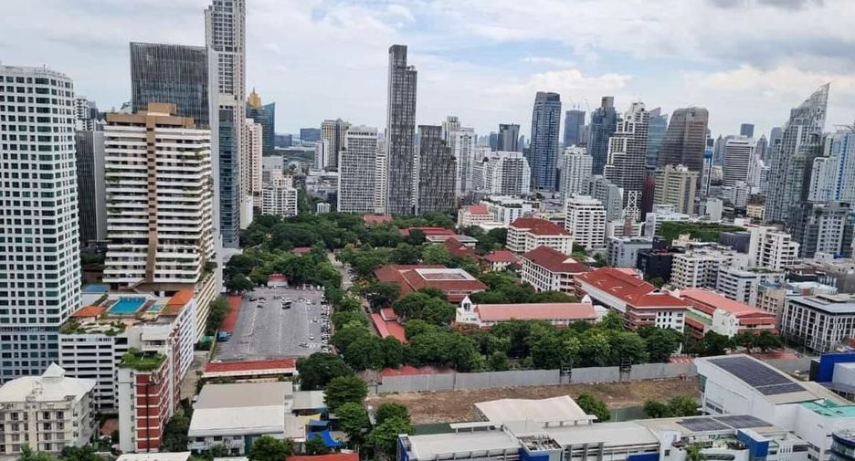 For rent 2 bedrooms condo in Watthana, Bangkok