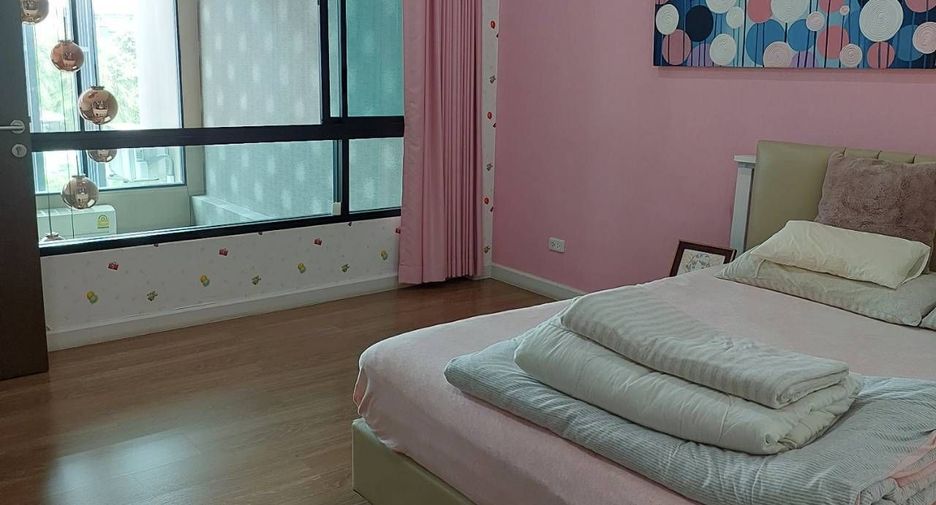 Haus zum Kauf mit 3 Zimmer in Khlong Toei, Bangkok