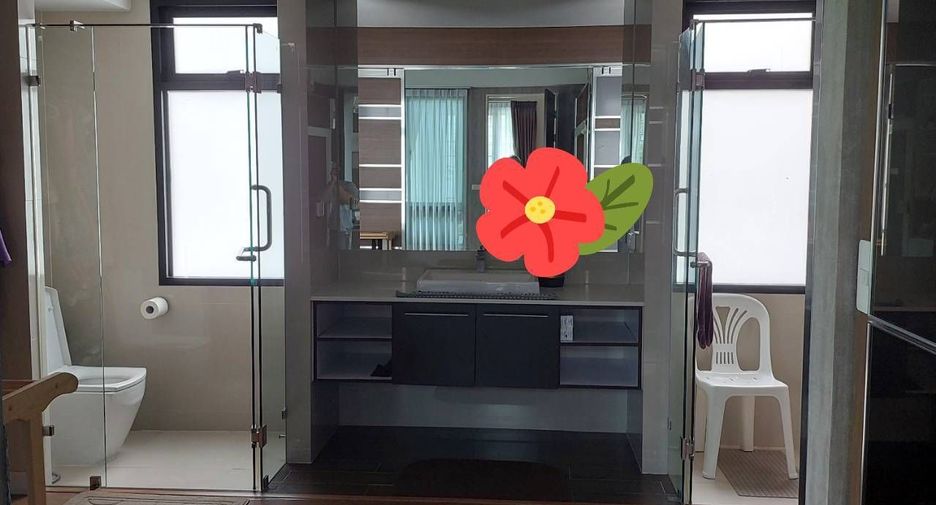 Haus zum Kauf mit 3 Zimmer in Khlong Toei, Bangkok