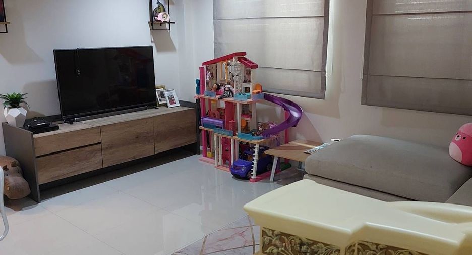 Haus zum Kauf mit 3 Zimmer in Khlong Toei, Bangkok