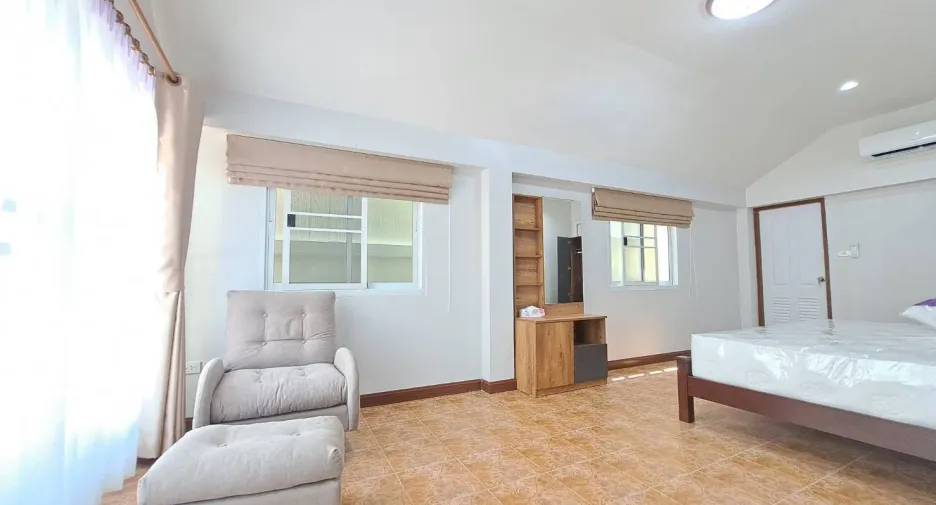 For rent 4 bedrooms house in Bang Lamung, Chonburi