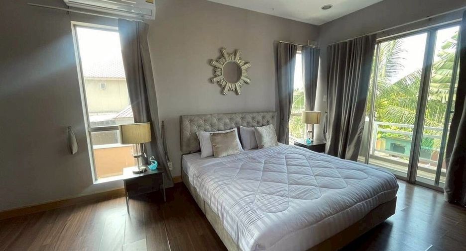 For rent 4 bedrooms villa in Bang Lamung, Chonburi