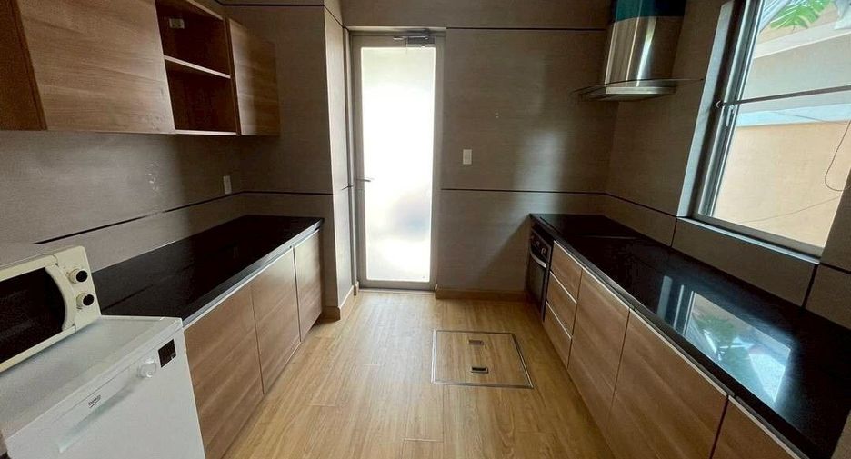 For rent 4 bedrooms villa in Bang Lamung, Chonburi