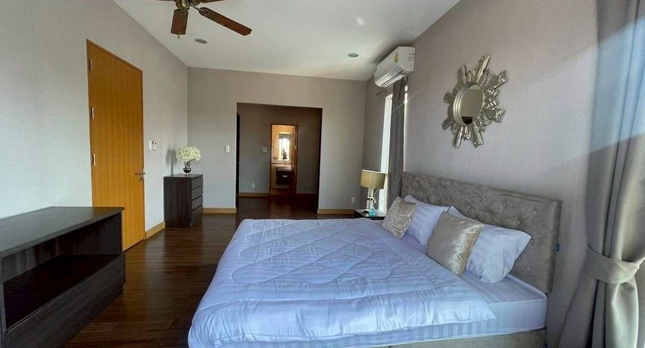 For rent 4 bedrooms villa in Bang Lamung, Chonburi