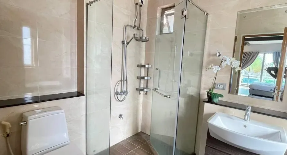 For rent 4 bedrooms villa in Bang Lamung, Chonburi