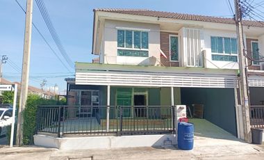 For sale 3 bedrooms townhouse in Lat Krabang, Bangkok