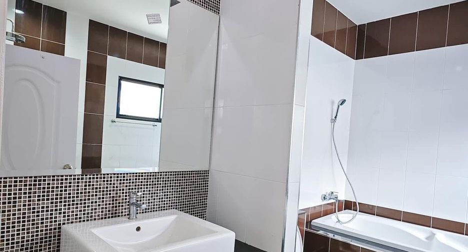 Haus zur Miete mit 4 Zimmer in Sattahip, Chonburi