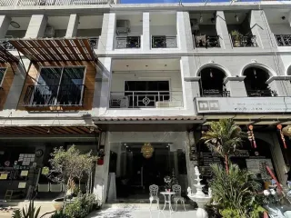 À vendre 3 chambres local commercial à Bang Lamung, Chonburi