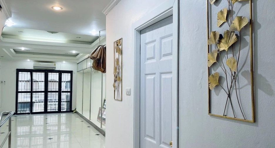 For sale 3 bedrooms retail Space in Bang Lamung, Chonburi