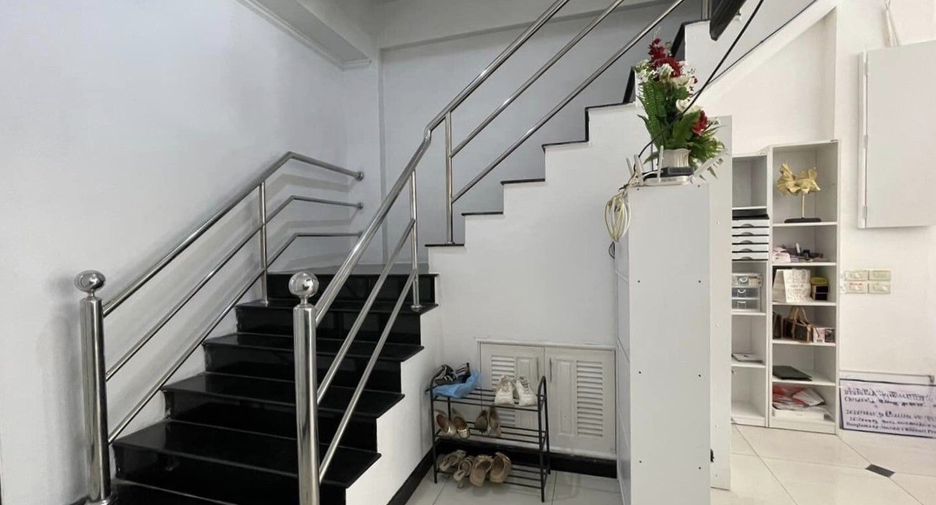 For sale 3 bedrooms retail Space in Bang Lamung, Chonburi