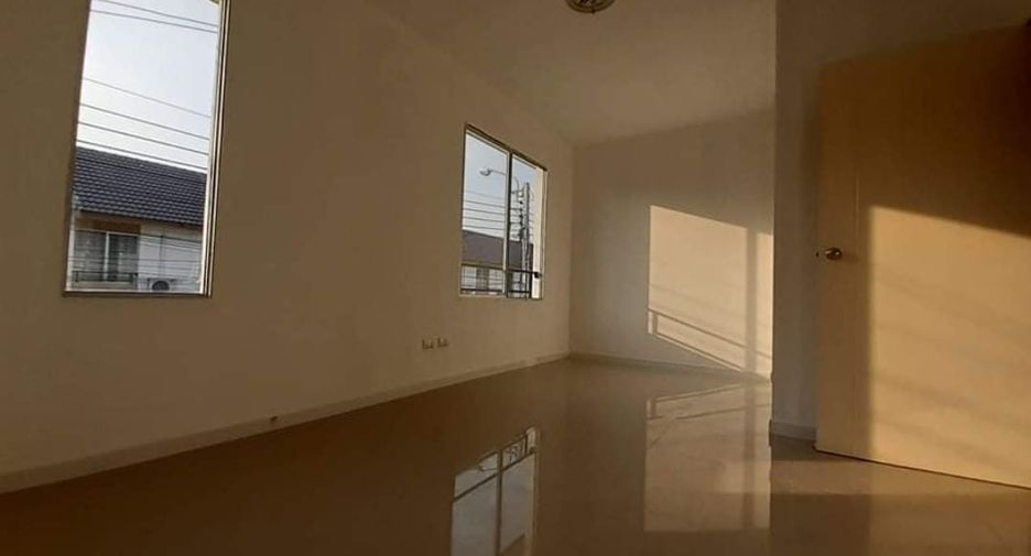For sale 3 bedrooms townhouse in Phra Samut Chedi, Samut Prakan