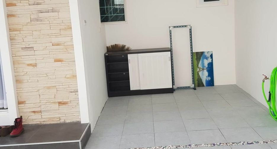 For sale 4 bedrooms townhouse in Lat Krabang, Bangkok