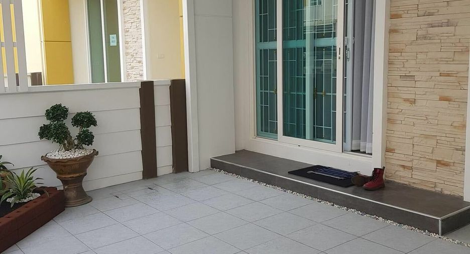 For sale 4 bedrooms townhouse in Lat Krabang, Bangkok