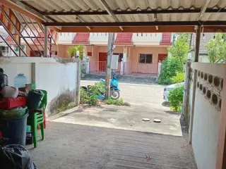 For sale 2 bedrooms townhouse in Mueang Lampang, Lampang